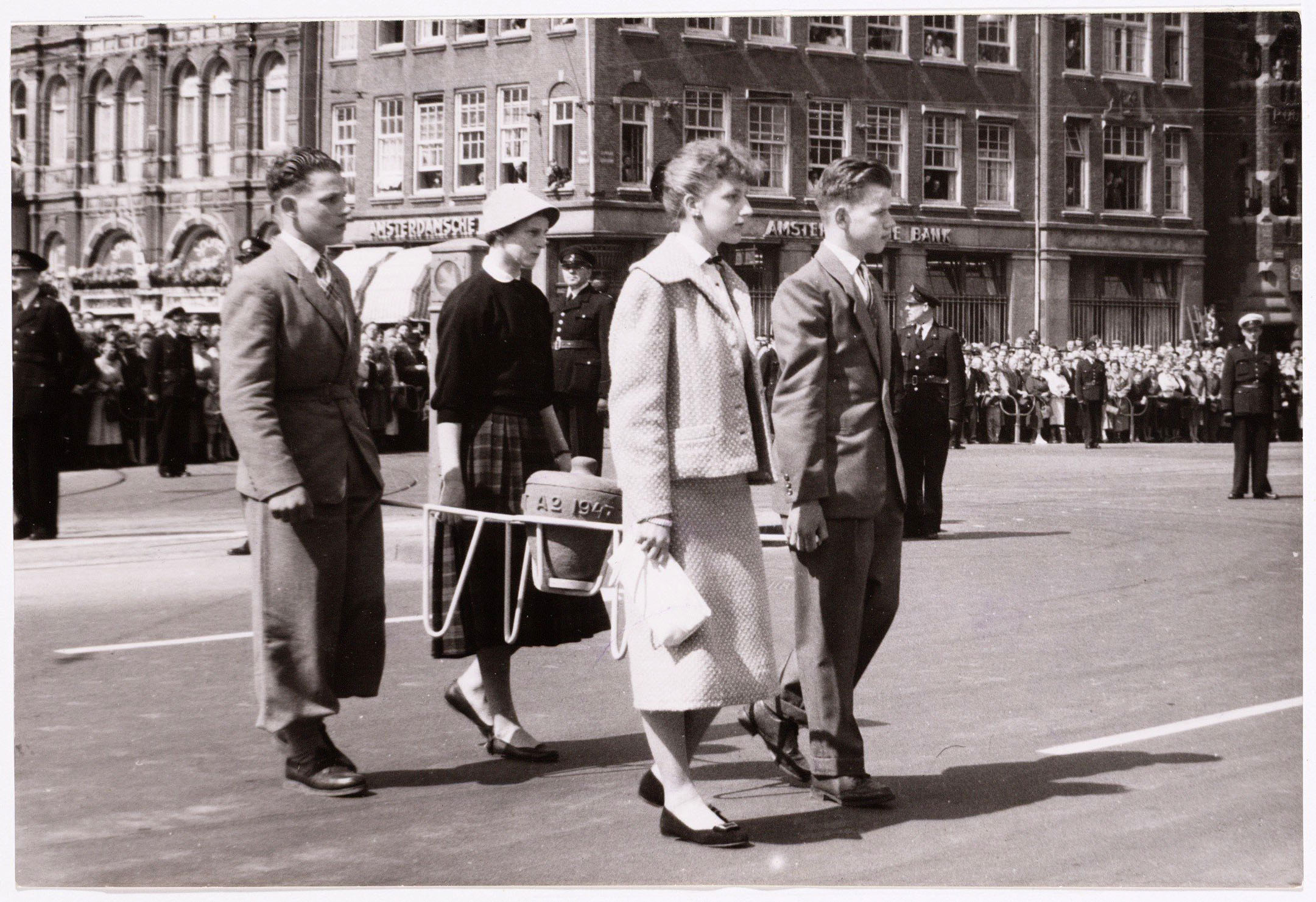 Parade op de Dam met Jos Leermakers